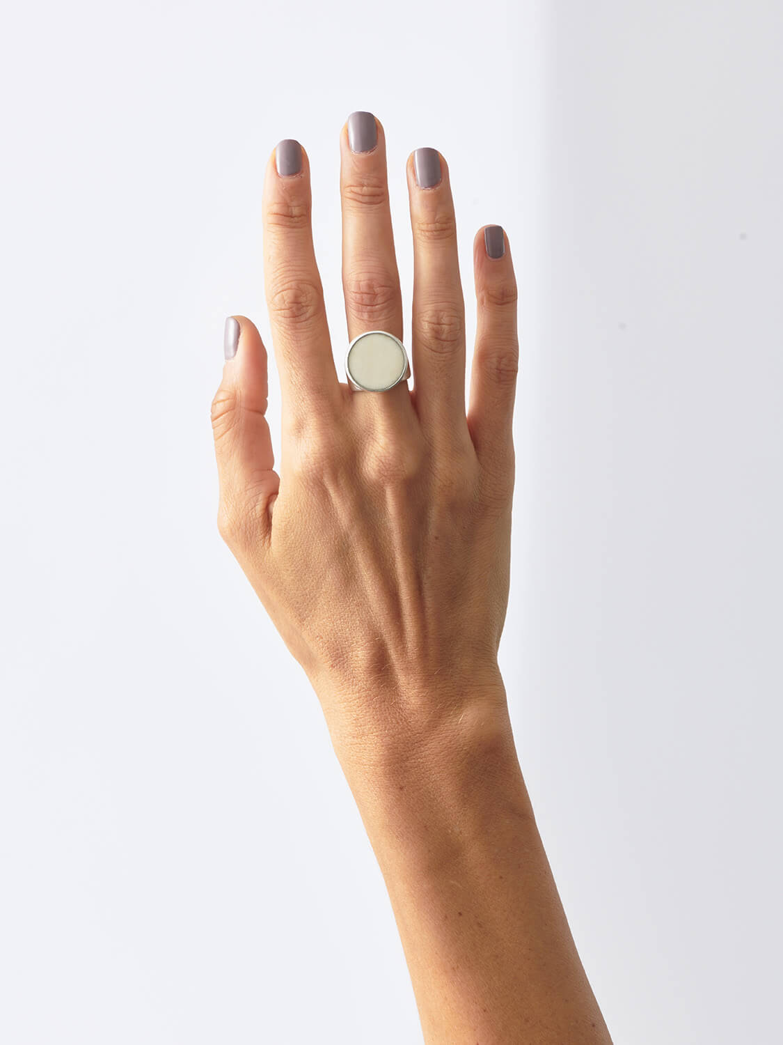 Round Cantilevered Ring – Bone